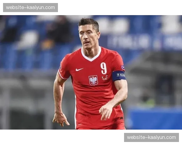 莱万领导力对球队影响 波兰更衣室凝聚力关键因素